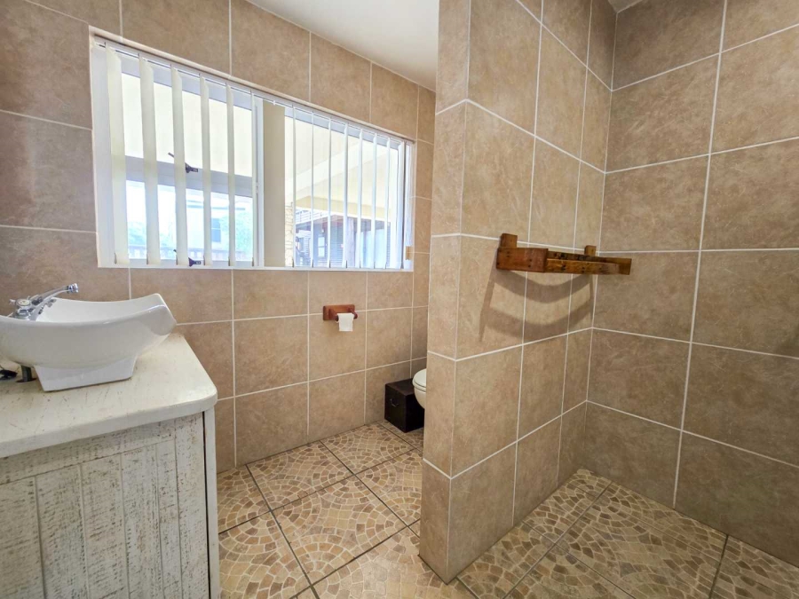 5 Bedroom Property for Sale in Jongensfontein Western Cape